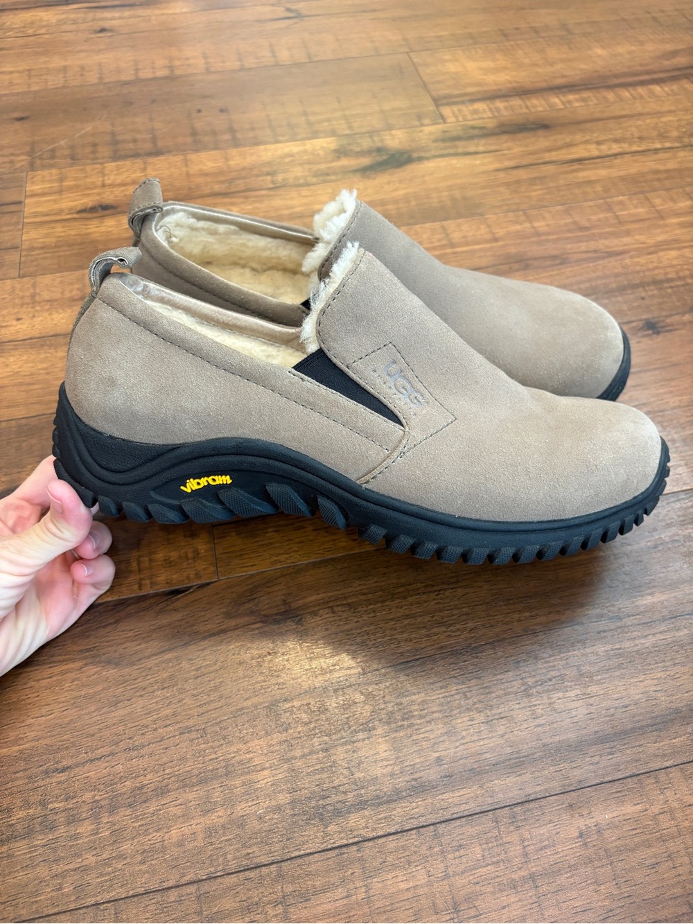 UGG Shoes Mens Beige Suede Sheepskin Lined Vibram Sole Clog size US 10 EU 43